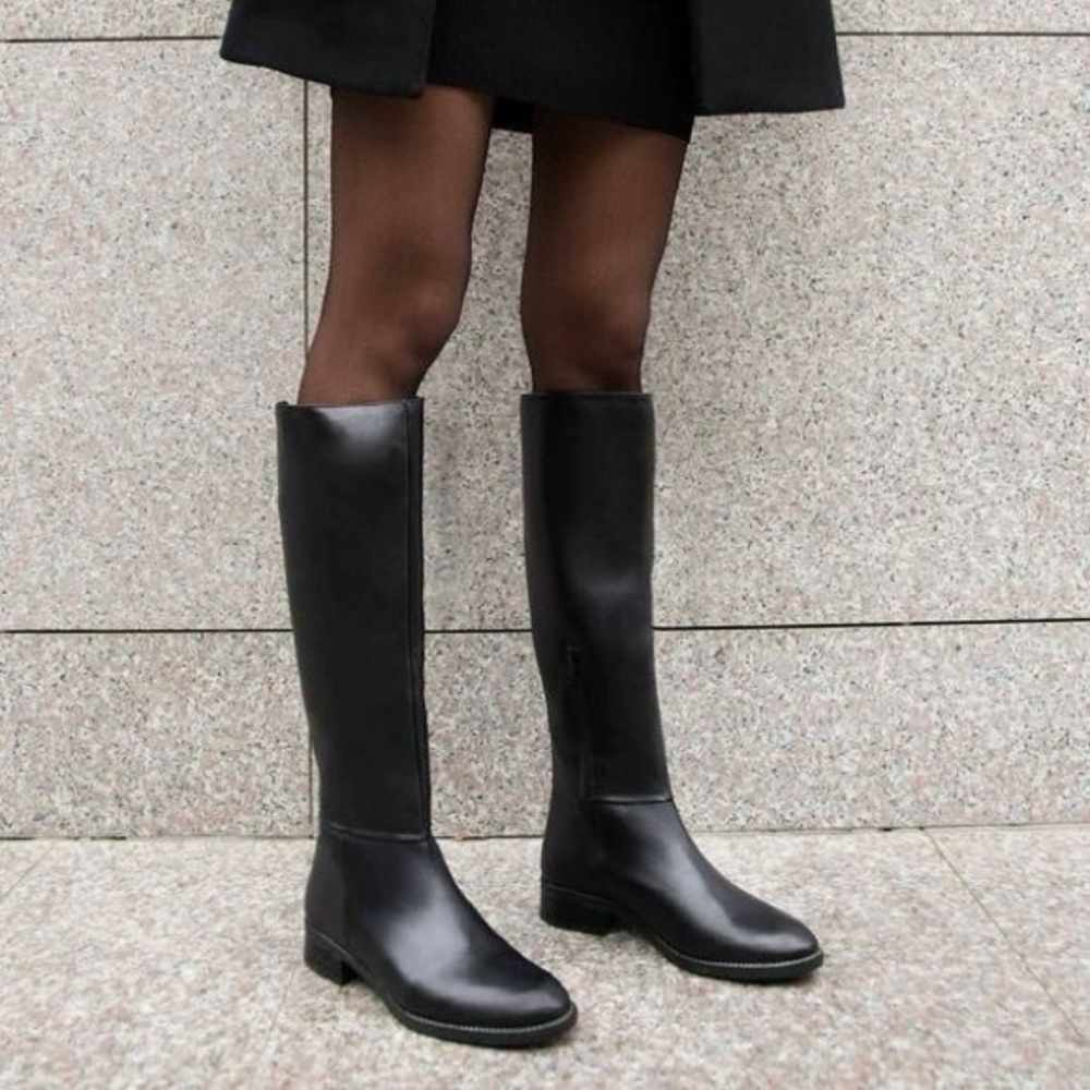Aigle Equestrian style rubber rain boots. 🖤